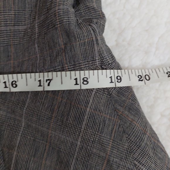 Grey plaid knee length skirt with matching belt - Picture 5 of 7